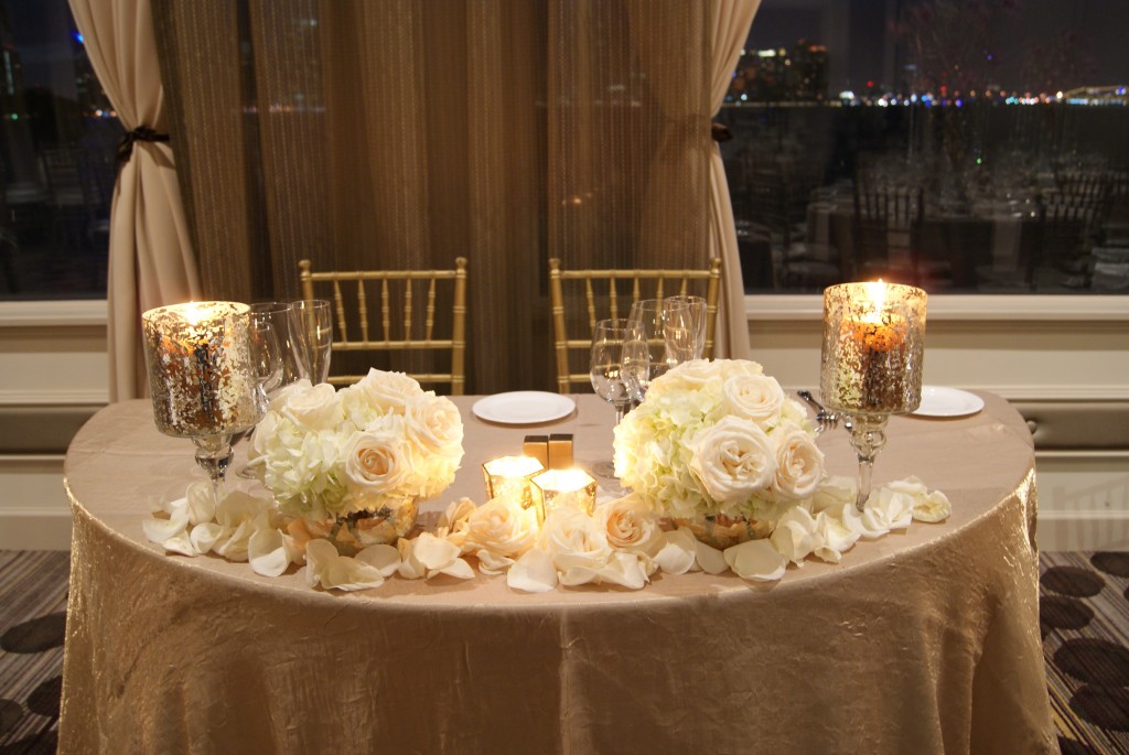گل آرایی میز شام عروس و داماد